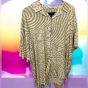 No boundaries animal print collard button up XL NWT